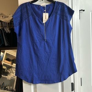 SMX blue zip front crochet sleeve blouse